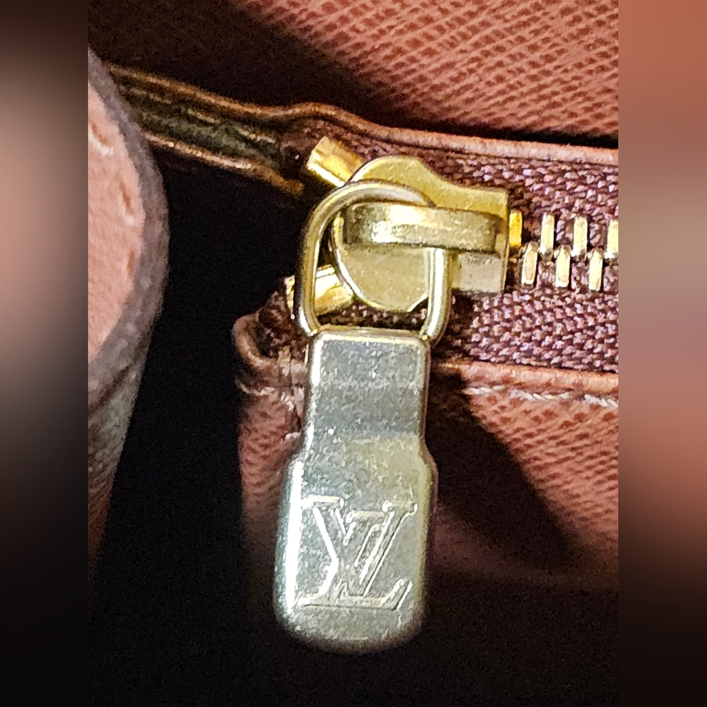 Authentic LOUIS VUITTON Malselv Monogram Handbag - Picture 9 of 12